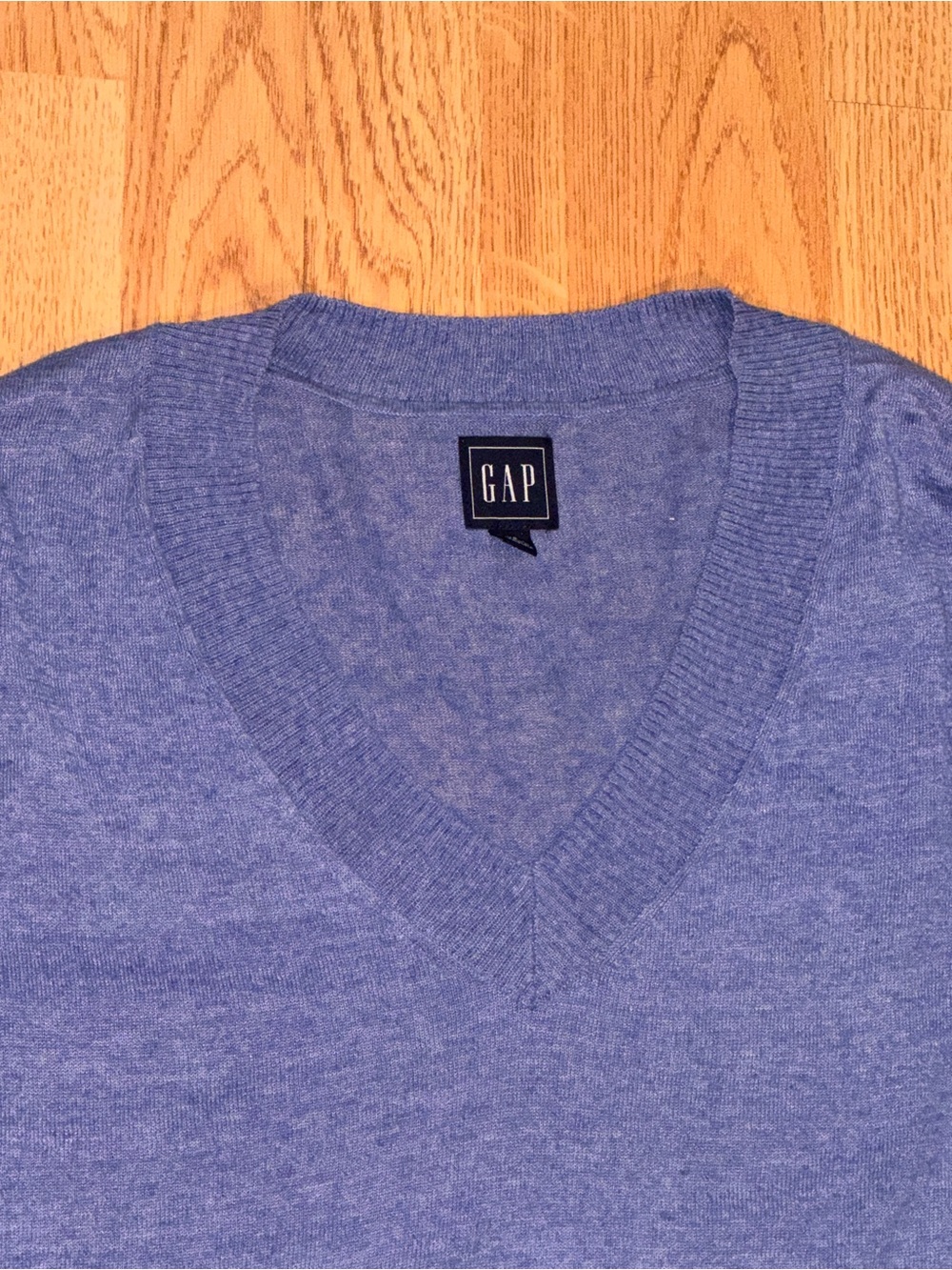 GAP Women's Petite Loose V-Neck Sweater in Heathered Blue- xsp